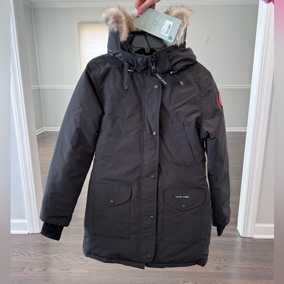 Canada Goose Jackets & Blazers - New with Tags Woman’s Canada Goose Black Hooded with Fur Down Trillium Parka.